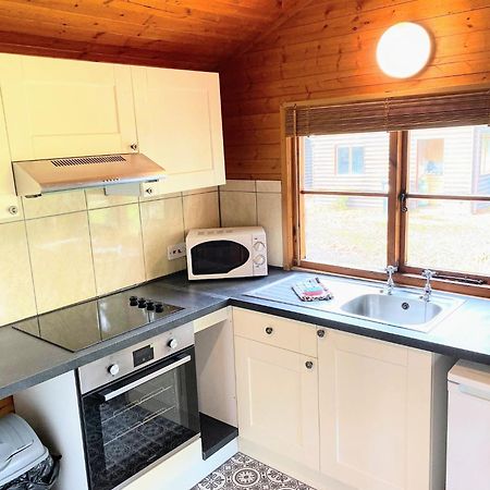 Villa Otter 4 Hot Tub - HuntersMoon-Warminster-Bath-Salisbury Exterior foto