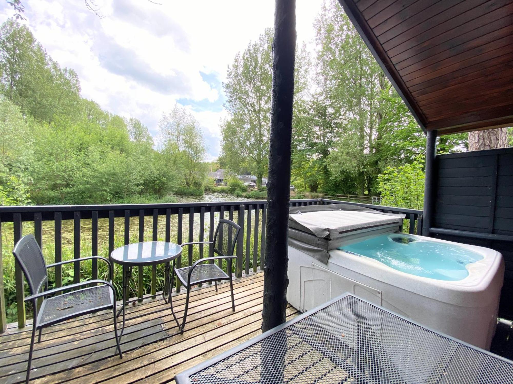 Villa Otter 4 Hot Tub - HuntersMoon-Warminster-Bath-Salisbury Exterior foto