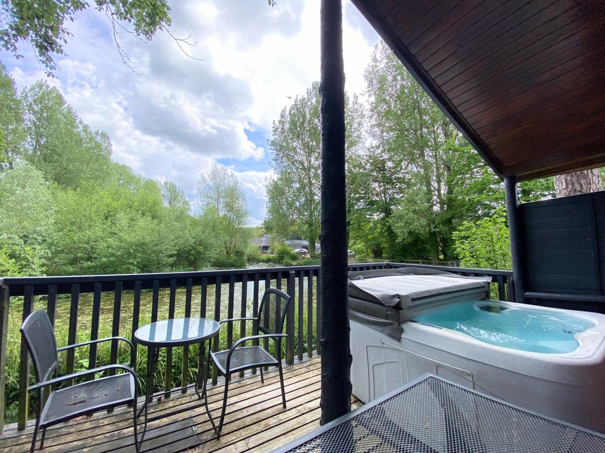 Villa Otter 4 Hot Tub - HuntersMoon-Warminster-Bath-Salisbury Exterior foto