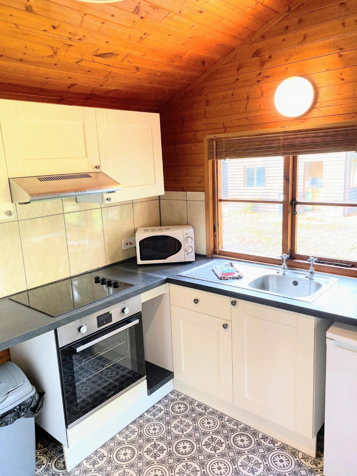 Villa Otter 4 Hot Tub - HuntersMoon-Warminster-Bath-Salisbury Exterior foto