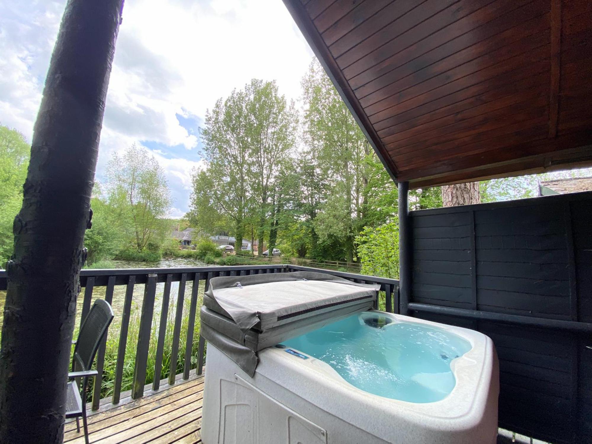 Villa Otter 4 Hot Tub - HuntersMoon-Warminster-Bath-Salisbury Exterior foto